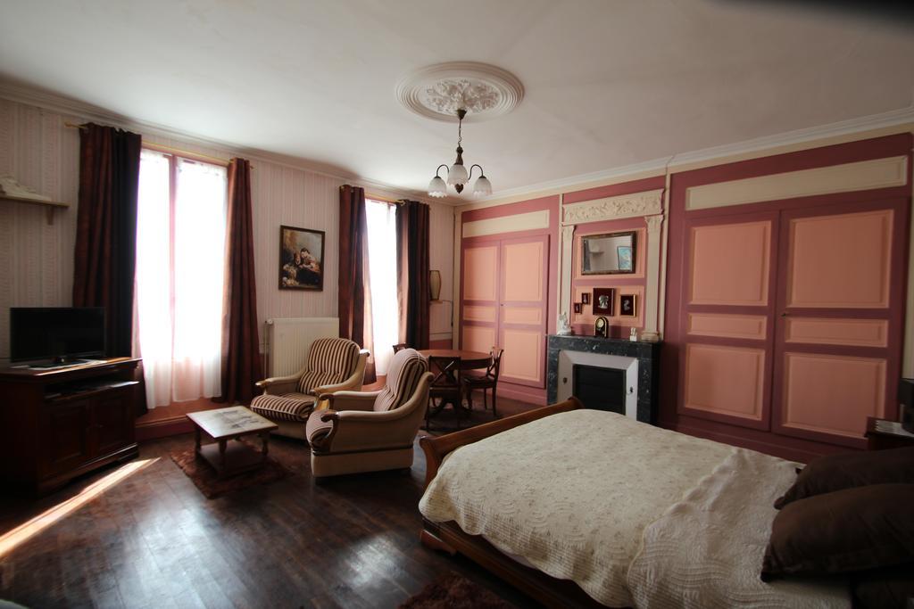 Bed and Breakfast Domaine Des Roses Vaudelnay Номер фото
