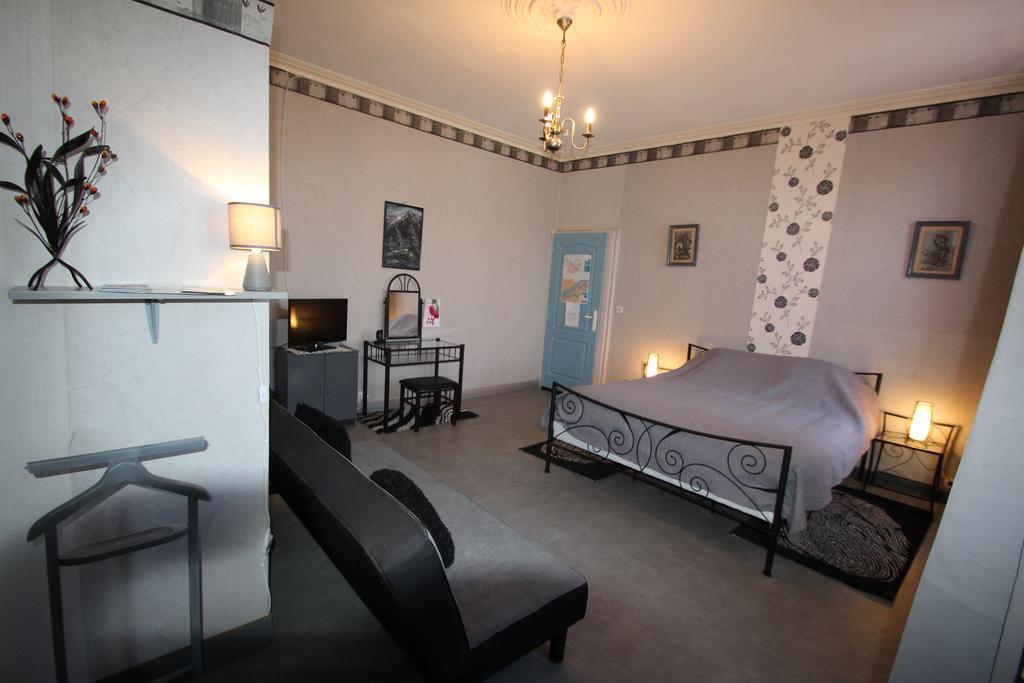 Bed and Breakfast Domaine Des Roses Vaudelnay Номер фото