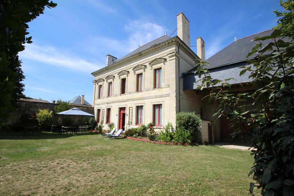 Bed and Breakfast Domaine Des Roses Vaudelnay Экстерьер фото