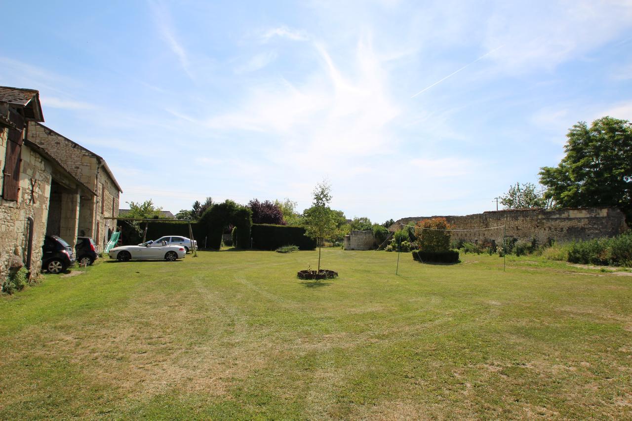 Bed and Breakfast Domaine Des Roses Vaudelnay Экстерьер фото