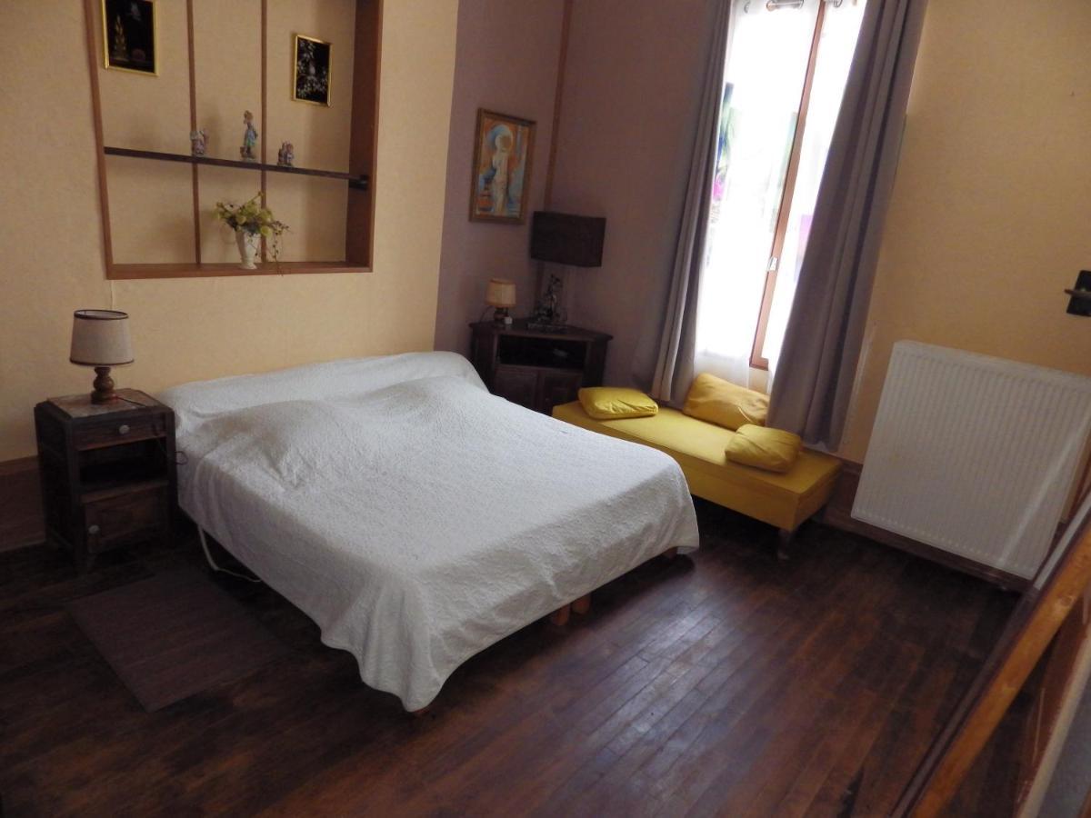 Bed and Breakfast Domaine Des Roses Vaudelnay Экстерьер фото